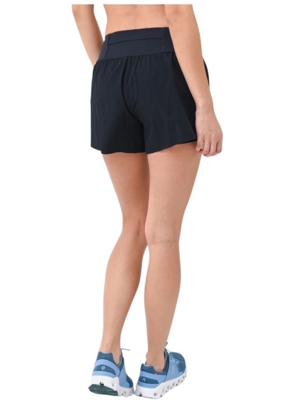 On run on clouds running shorts black large - Picture 3 of 7